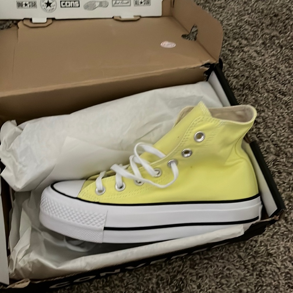 womens size 5 yellow platform converse
